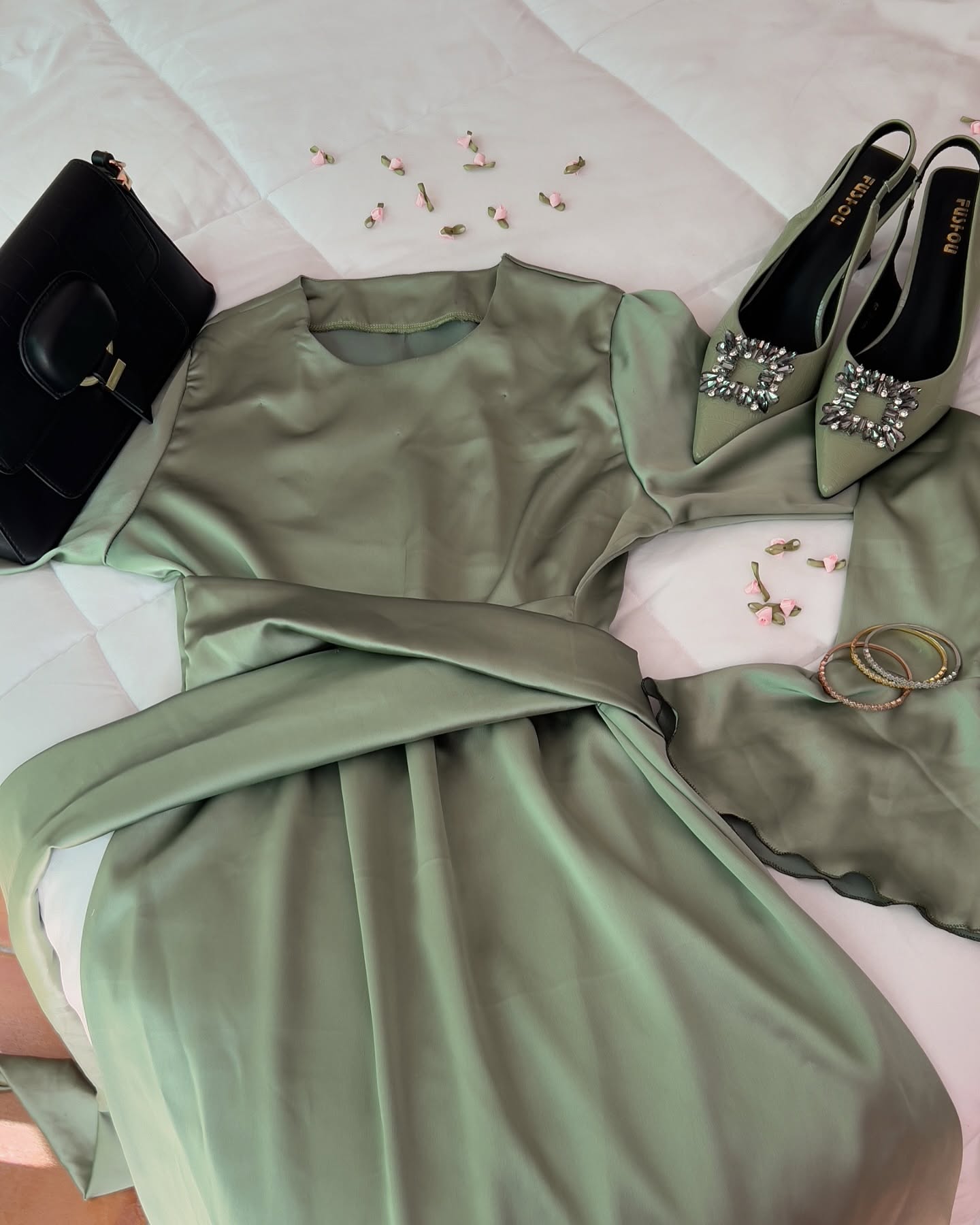 À PROPOS DE NOUS – LOTUS ATELIER LOTUS_COLLECTION7_1725029691_3446121280054205118_2297561653